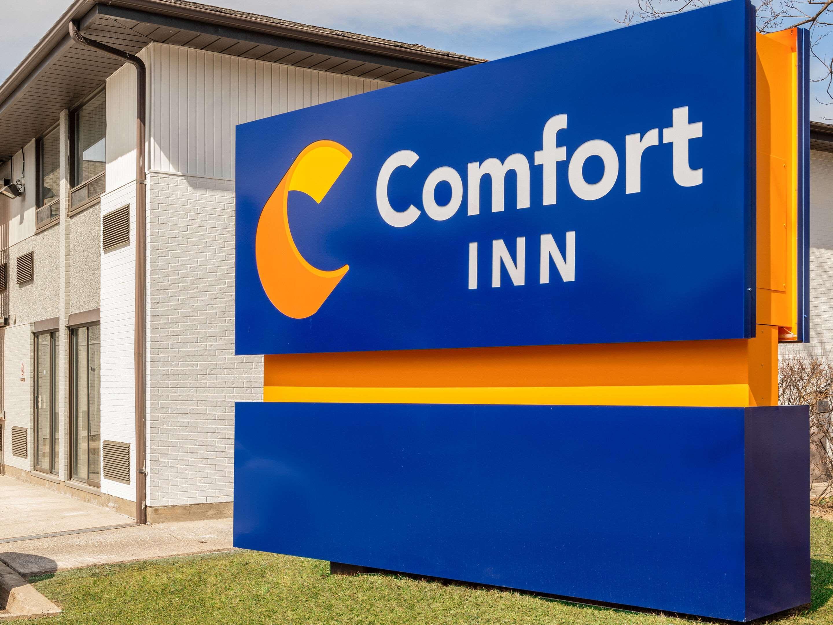 Comfort Inn West Ottawa Exterior photo